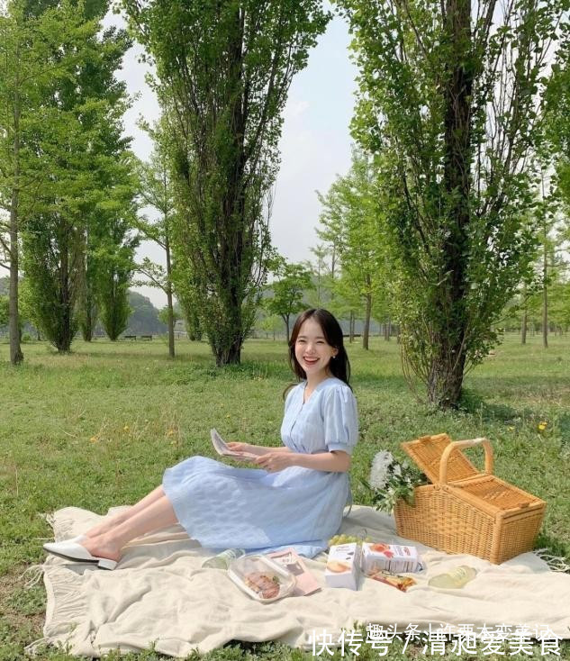 时髦 扔掉你的碎花裙!今夏流行这“3种”裙子,40岁女人穿更时髦减龄