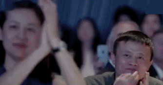 |搞笑GIF趣图:感觉做你家的猫咪好幸福!