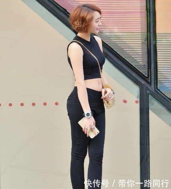 牛仔短裤 黑色个性短袖搭配牛仔短裤，轻便舒适，日常经典百搭！