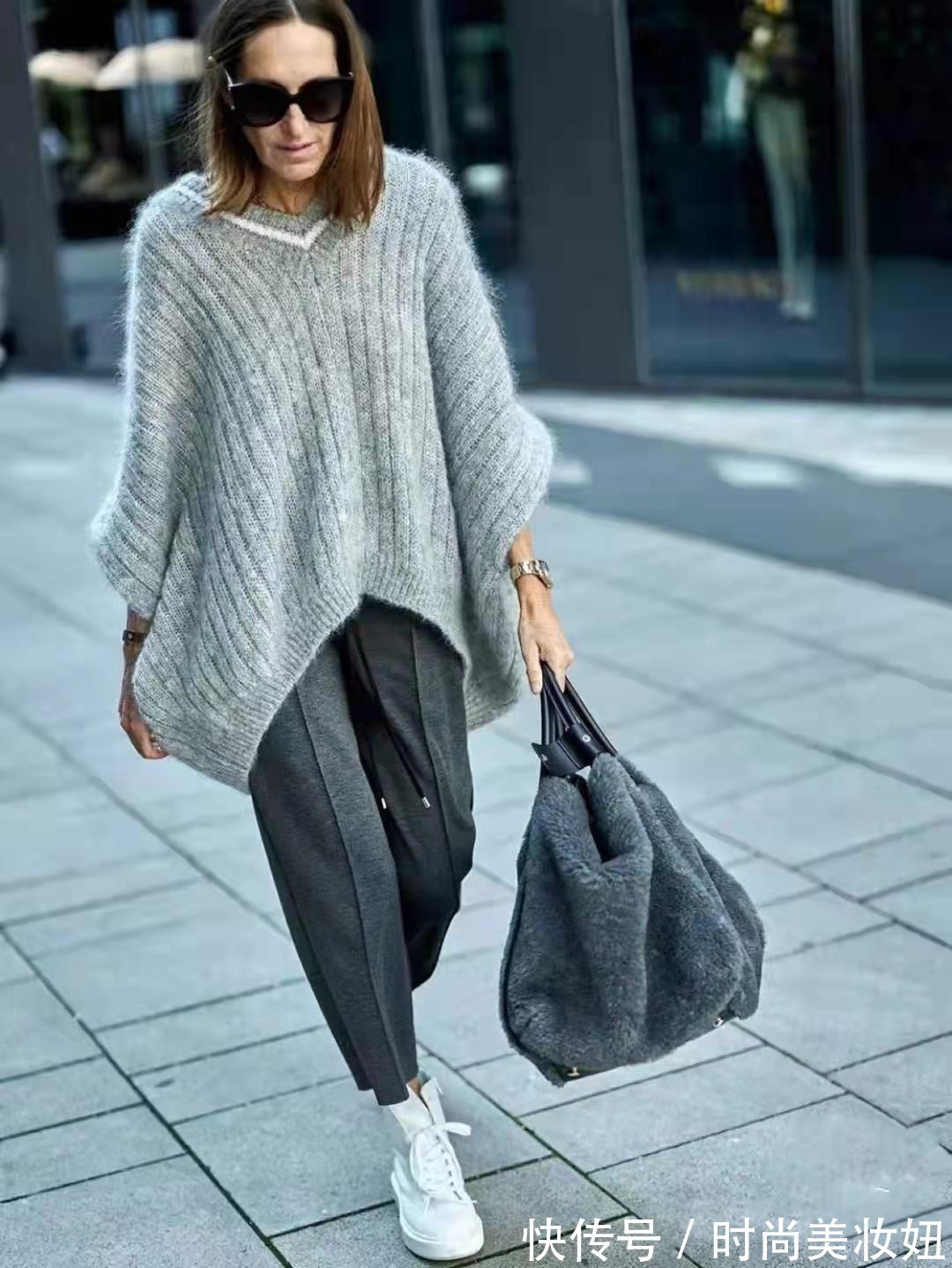 穿搭|这才是50岁女人该学的穿搭,简约高级又体面,年纪越大越气质