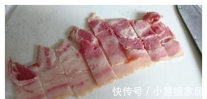 培根|煎鱼时，直接下油锅是不对的，掌握这个技巧，鱼皮不破、鱼肉不散