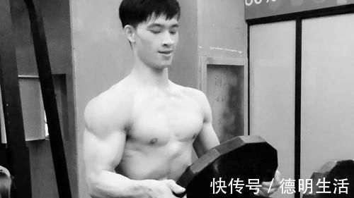 雞胸肉|26歲小鮮肉練成肌肉型男，8塊腹肌大胸肌，是否讓你心花怒放？