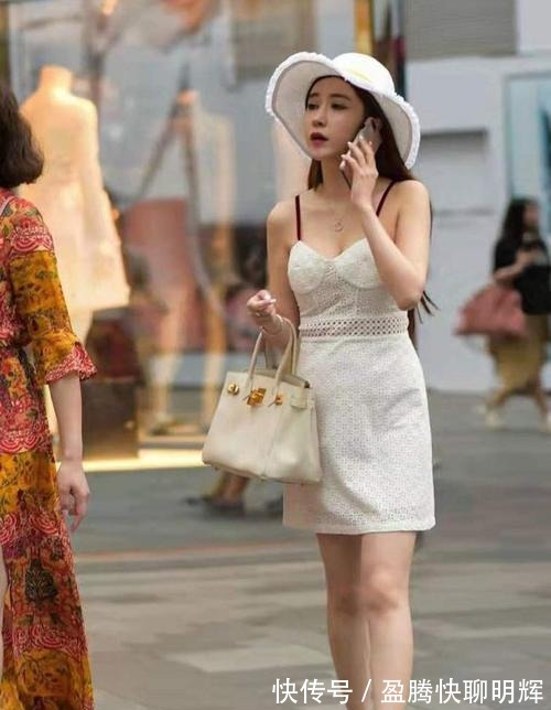 平底鞋|想要温柔穿搭风格？试试吊带连衣裙+大圆帽，冲击力十足。