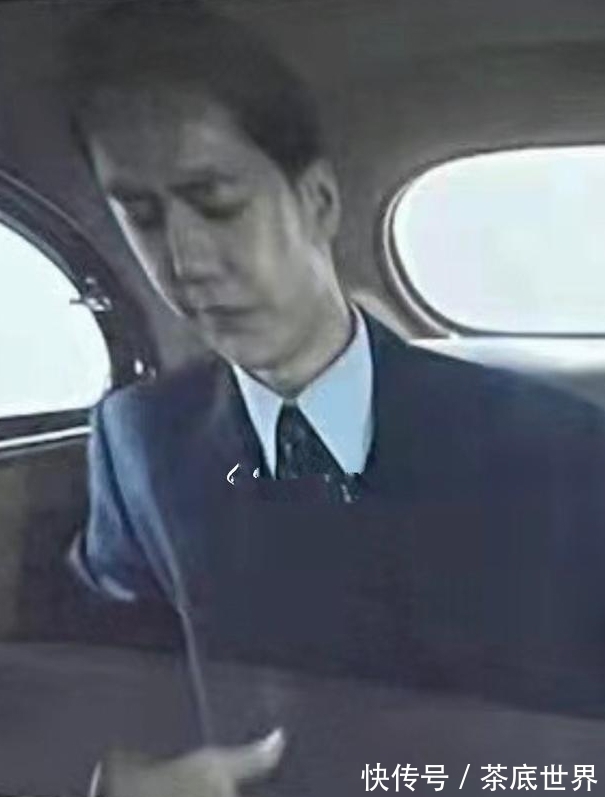 疑王一博新電影路透曝光,深藍西裝配大背頭超帥,旁邊是王傳君