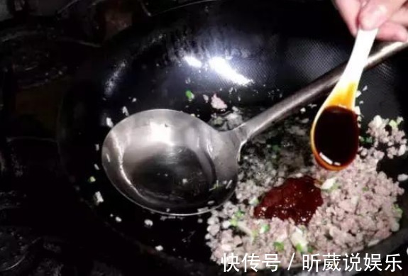 盘龙茄子|茄子别老是红烧了,教你个新吃法,上桌抢着吃,连汤汁都不剩!
