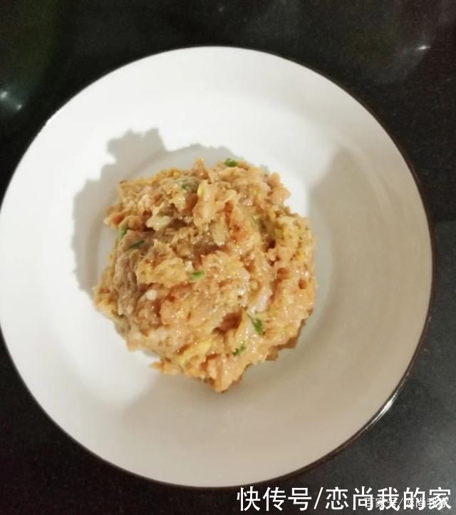 好吃的麻辣味肉烧饼，在家做方法也简单，外酥肉香，特别爽口