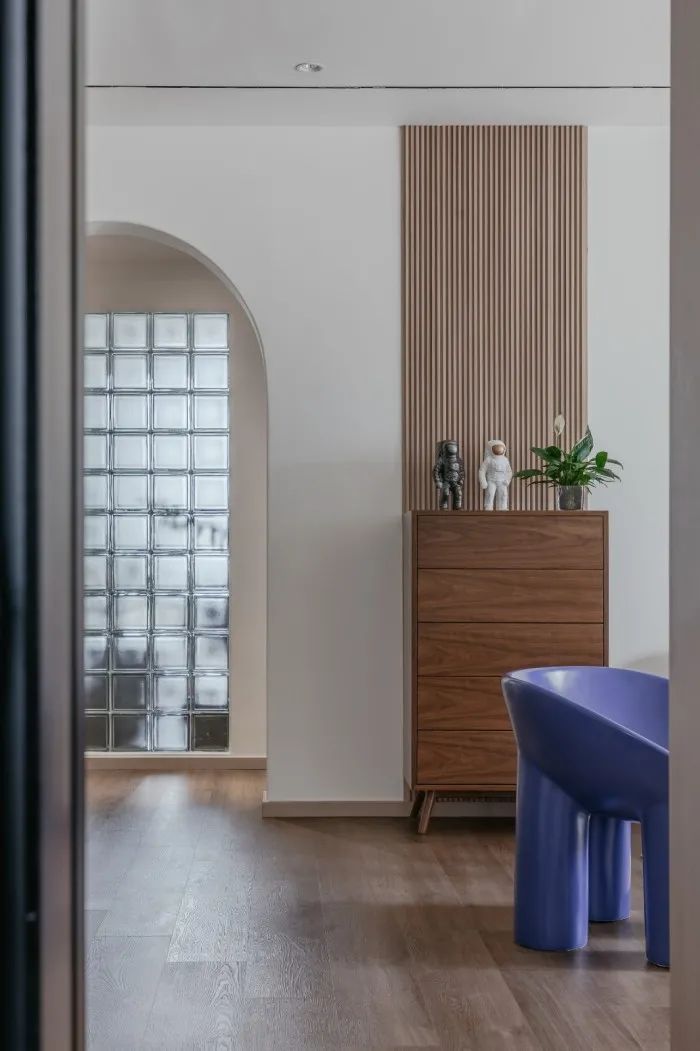 146㎡现代简约设计风格，打造南北朝向的明亮空间|黄石装修 | 过道