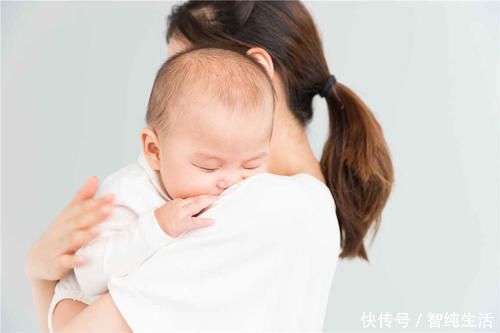 n母乳亲喂的甜蜜烦恼,是世界上任何奶粉都无法代替的味道与温暖