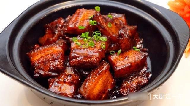 红烧肉，到底要炒糖色吗？老厨师教我正确做法，原来一直做错了