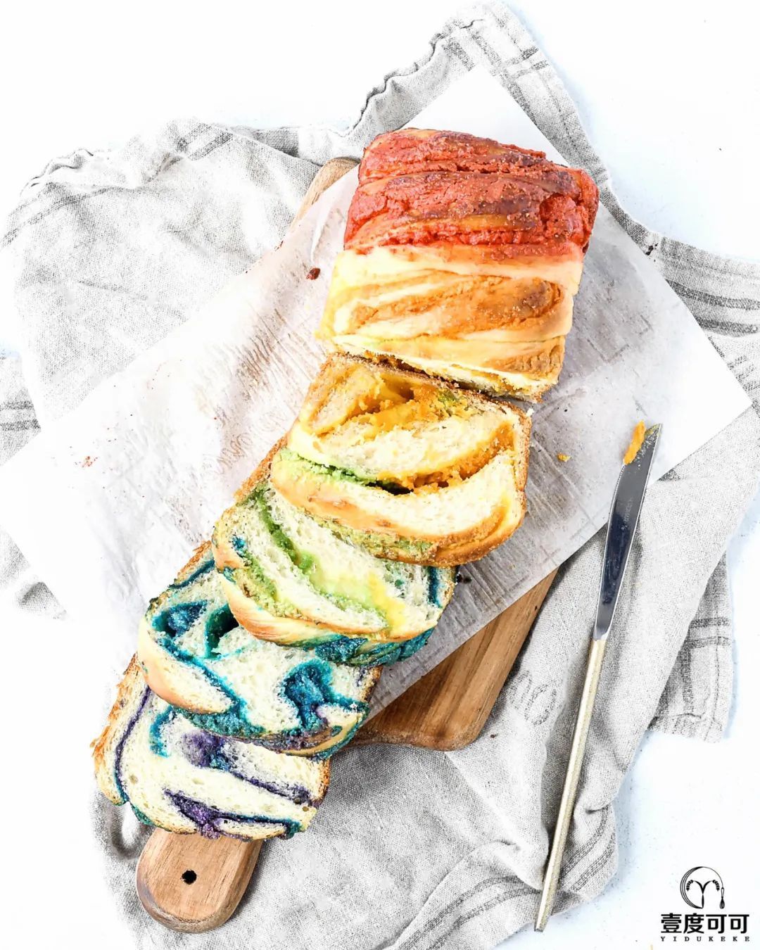 一款香草味的彩虹巴布卡，搭配榛子和白巧克力的美味组合！