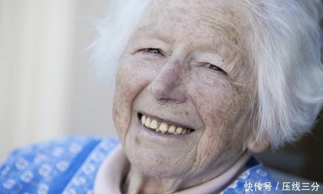 白头发长在这里很危险，不妨看看，让身边的人提高警惕