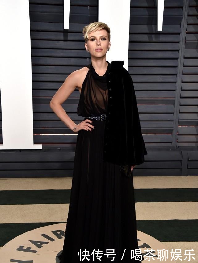 短发|短发的“寡姐”好凌厉,黑色薄纱裙配半截西装,深邃眼眸太撩人