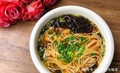 面条|早餐,女儿就馋面条,喷香美味,十分钟就搞定,快手又好吃