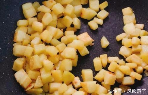 秒杀烧烤摊，香辣过瘾的孜然火腿土豆丁，超级过瘾，解馋下饭