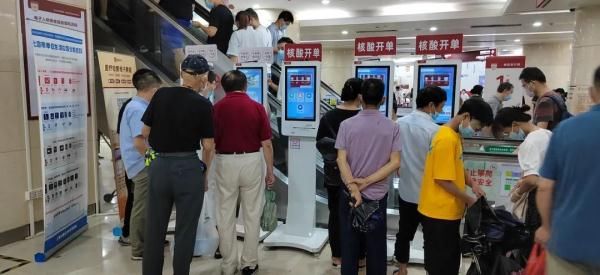 药店|上海医院发热门诊管控更紧、重点岗位2天一次核酸！