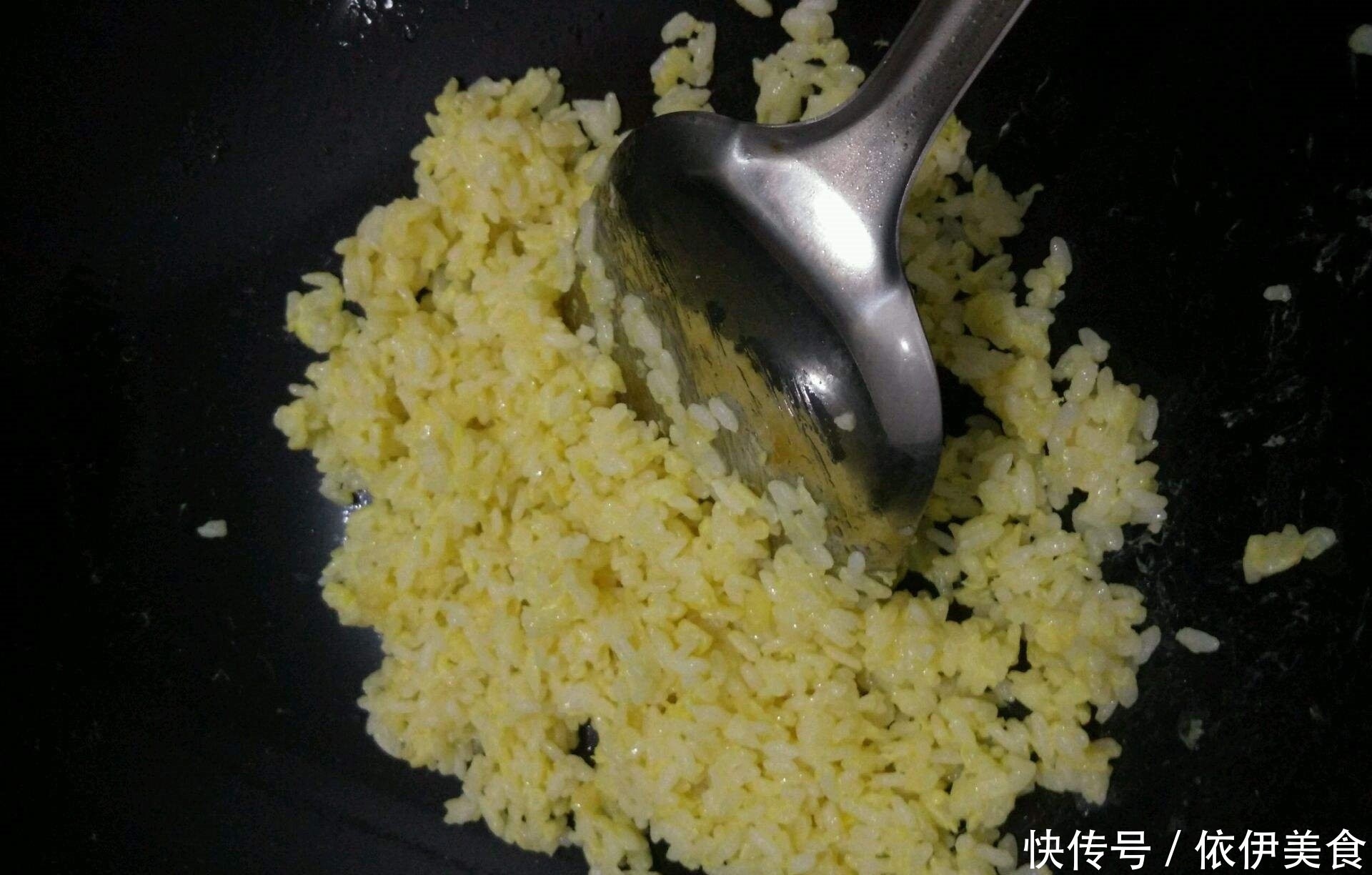  做蛋炒饭时，先炒“米饭”还是先炒蛋？弄错了顺序，怪不得不好吃