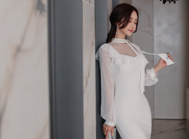 雪纺薄纱包臀裙穿搭修身舒适，孙允珠穿起来显凹凸身材，气质养眼