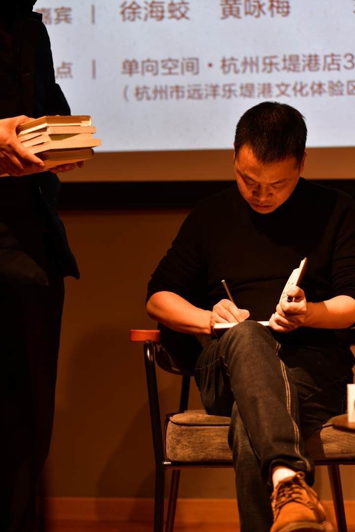 刚刚，80后宁波鄞州作家徐海蛟拿下了三毛散文奖