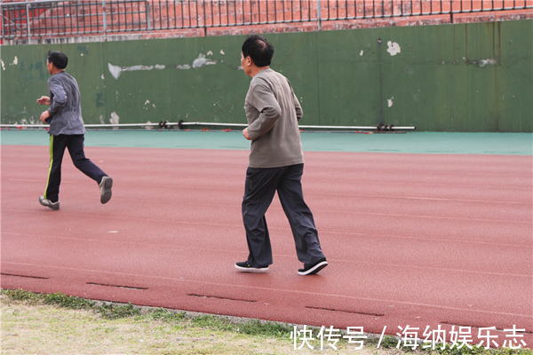 睡眠质量|40岁中年男子,每天坚持夜跑4公里,2年之后,他得到了什么