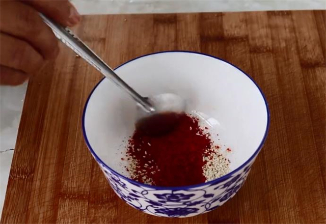 豆腐皮这个做法真的太香了,刚上桌就被抢着吃,吃着真过瘾