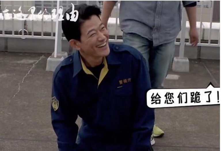 上日本综艺的女嘉宾:被踹头、拎着双腿扔出去,还要说谢谢?