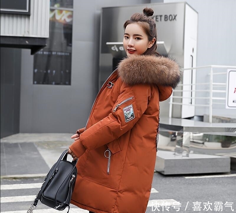 建议大家:羽绒服就买下面这颜色的,保暖还显年轻,几年不过时