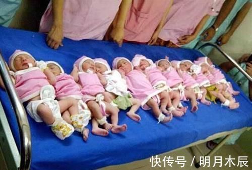 足球队|孕妇的肚子大如“牛”,一个肚子生下了一个足球队!