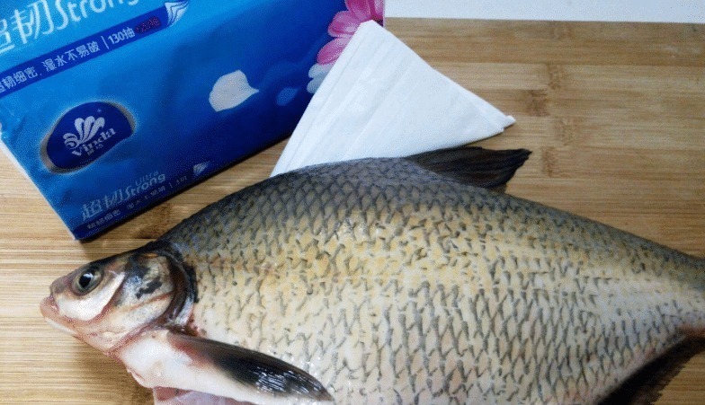 煎任何鱼,不要直接下锅,牢记这2步,鱼不粘锅不破皮,香嫩入味