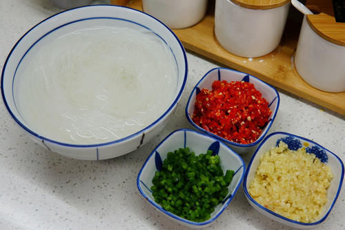 吉祥|年夜饭的压轴菜,上锅蒸一蒸,“富贵大虾”端上桌,火红吉祥