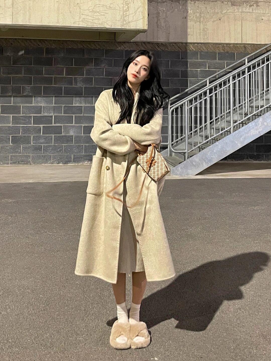 穿搭|今冬试试“针织连衣裙+大衣”的款,既有风度又有温度,绝绝子!