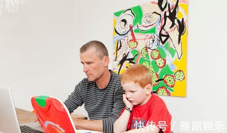 睡眠时间|娃睡前一小时，家长做到“4坚持3避免”，让孩子聪明自信长更高