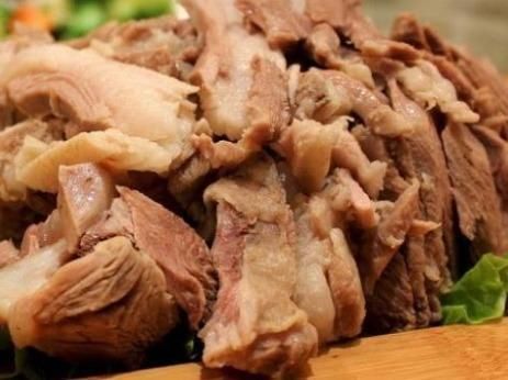 甲状腺|羊肉是甲状腺的发物吗?医生提醒:不止是羊肉,三种肉类也建议少碰