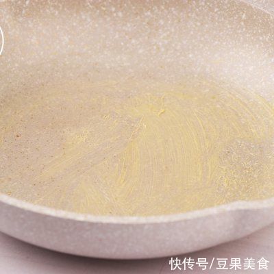 搅拌均匀|快手简单平底锅香蕉蛋糕