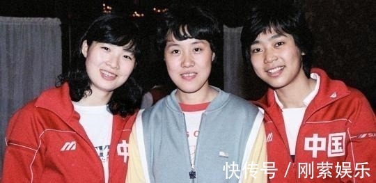 亲爱的|她比郎平还猛!她是女排中唯一的5冠王,女儿还是清华的博士