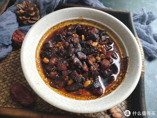 香菇酱不用买了，在家就能做，酱香浓郁无添加，拌米拌饭都合适