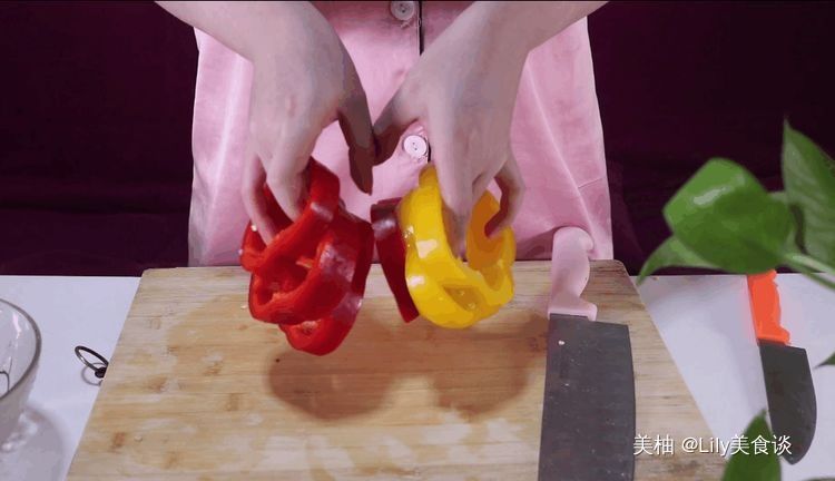  过瘾|教你一个鸡蛋饼创新吃法，早餐孩子一餐能吃4块，特别香特别过瘾