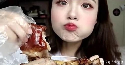 龙虾|网红吃播,假到什么程度辣酱是果汁,龙虾是塑料,连人都是假的