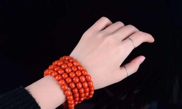 谁还说盘手串不用戴手套?看看这篇文章吧,你会改变主意的!