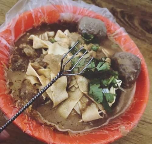 吃遍大连-街头巷尾的那些诱人的小吃，总想从头到尾再吃一遍~