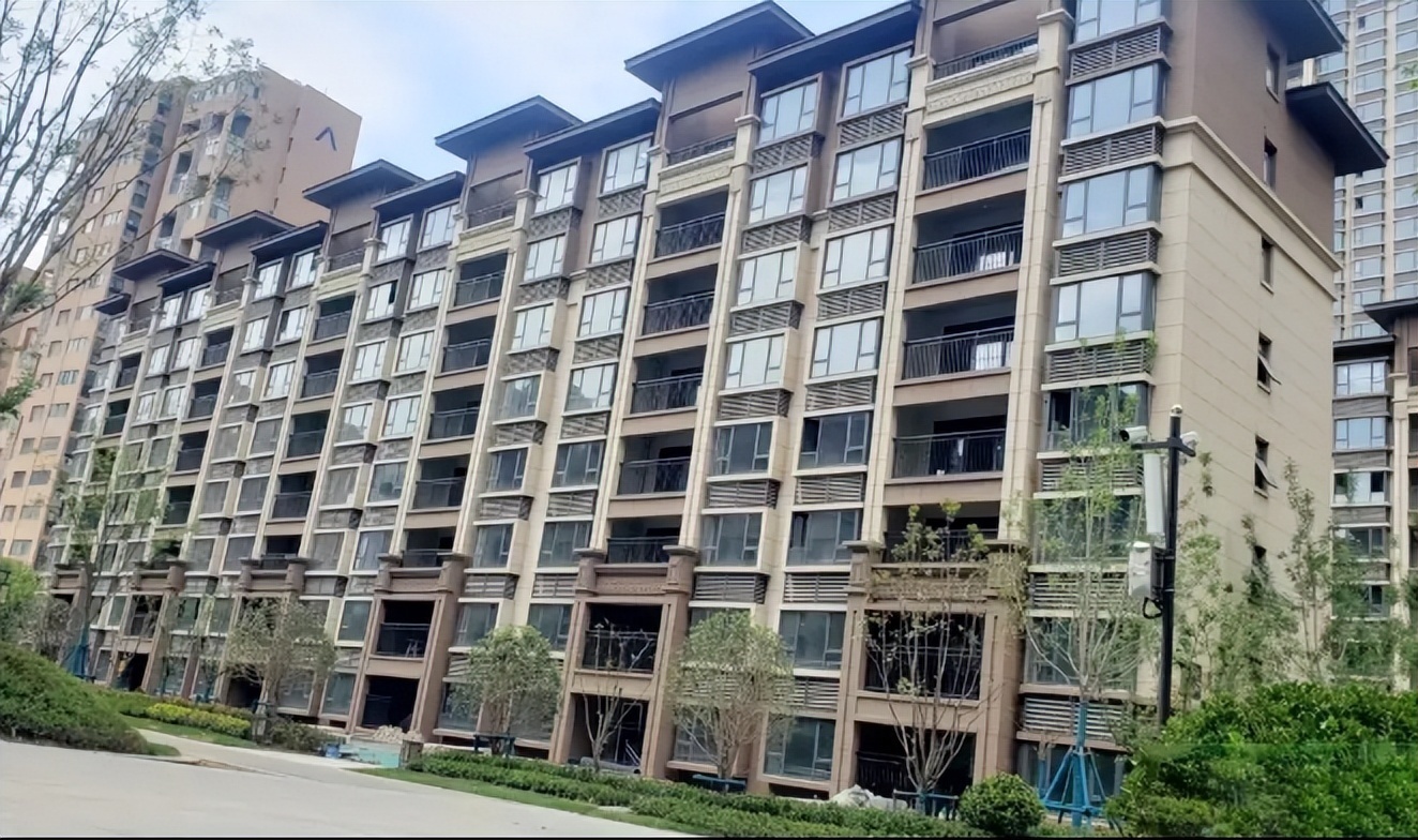 疫情|早半年买房月供多千元 房价降利率不降 压垮年轻人的是贷款利息?