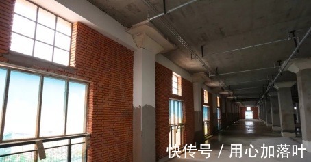 板柱|新生!百年时光“编织”的毛麻仓库,成为沪上新的时尚潮流集聚地……!