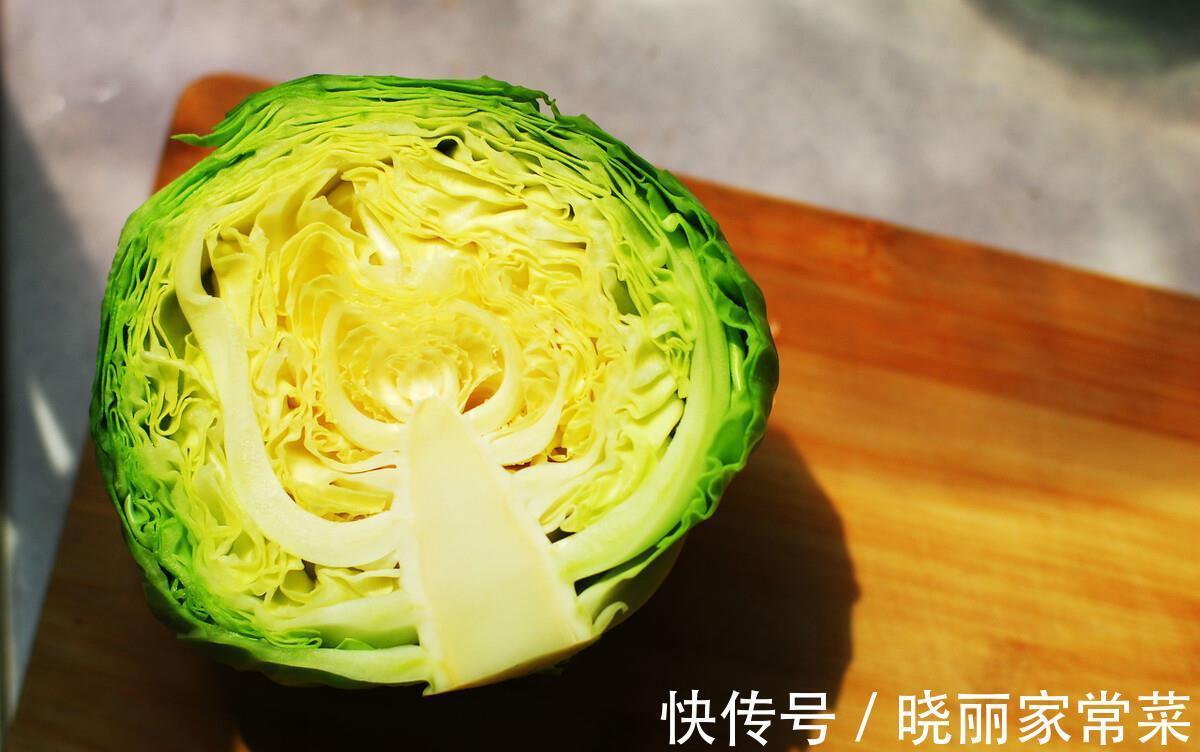 小窍门|手撕包菜，很多人第一步就错了，牢记2个小窍门，包菜脆爽好吃