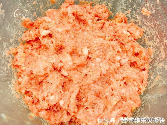 炸肉丸时,放淀粉是大忌!厨师长:牢记3点,肉丸不散,还没腥味