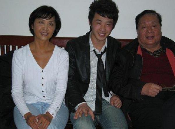 杨洁@他是如来佛祖扮演者,去泰国买佛像,结果发现上面画的都是自己