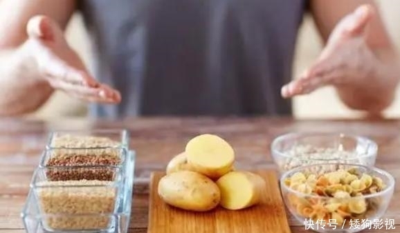 食物|糖尿病人,尽量少吃3种“食物”,养成4个习惯,或助于稳定血糖