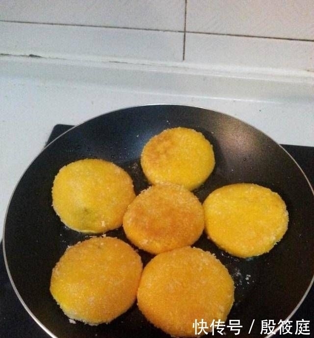 做南瓜派时，不要只记得加糯米粉，多加这两步，简单可口