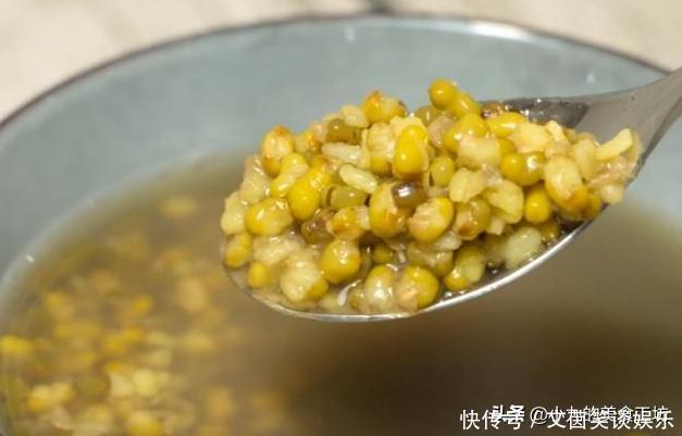 想喝绿豆汤不用等,教你一个诀窍,3分钟绿豆煮开花,好喝又起沙