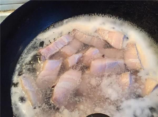 炖肉出的白沫,是营养还是脏东西切记这一步,猪肉鲜嫩无腥味
