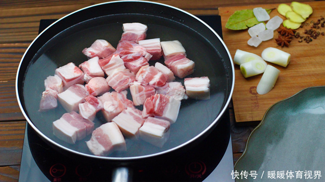 不用|这是红烧肉的最新做法,不用放糖,色泽红润,好吃不油腻!