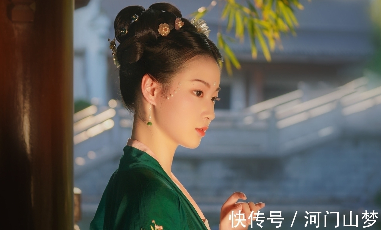 伴子#中秋吟·七绝:今宵拂去关山月,酬谢长风伴子归